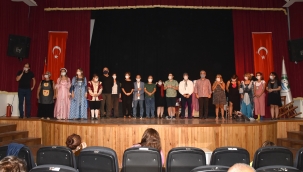 'Fısıldaşan Replikler' Foça'da sahnelendi