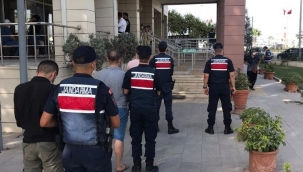 İzmir'de hırsızlık şüphelisi 3 şahıs kıskıvrak yakalandı