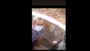 İzmir'de 'Sahibe Filiz' isimli kadın sevgilisini parkta tasmayla gezdirdi!