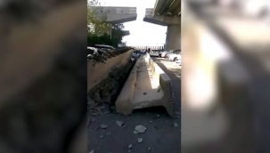 İzmir'deki depremde dev köprü blokları otomobillerin üzerine düştü