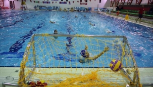 Karşıyaka'da spor tesisleri pandemi gölgesinde açıldı