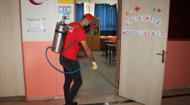 Menderes'te okullar dezenfekte edildi