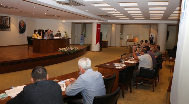 Tarihe geçen meclis: "Tüm gelirlere evet, giderlere hayır"