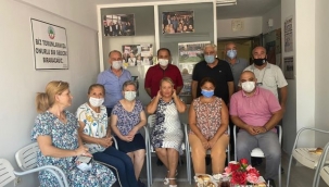 Zeynep Altıok'tan kapatılmak istenen Emekli- Sen'e ziyaret 