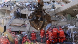 30 saat sonra enkazdan çıkarılan kadın hayatını kaybetti