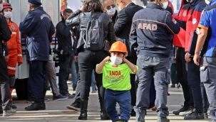 98 santim boyu ile İzmir'deki arama kurtarma ekibine katıldı 