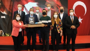 Balçova Belediyesi üniversiteyi kazanan her öğrenciye bilgisayar