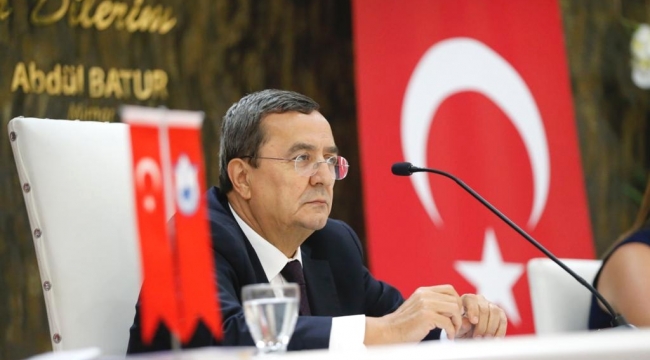 Başkan Batur'dan 10 Kasım mesajı: "Yolumuz da sensin, pusulamız da"
