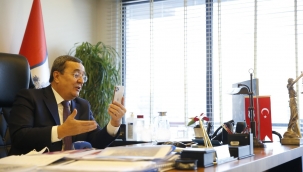 Başkan Batur’dan öğretmenine ‘pandemiye özel’ kutlama