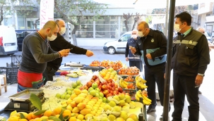Buca zabıtasından pazaryerlerinde koronavirüs denetimi 
