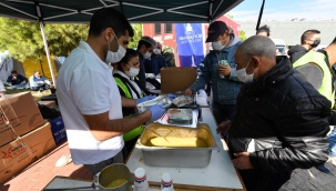 Büyükşehir’den depremzedelere 26 bin kişilik yemek 