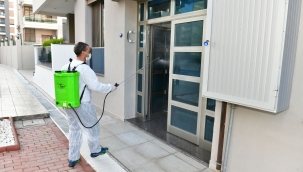 Çiğli’de Covid-19 görülen adresler ilaçlanıyor