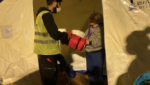 Depremzedeler için 'Biz Varız': Destek paketleri dağıtılmaya başlandı