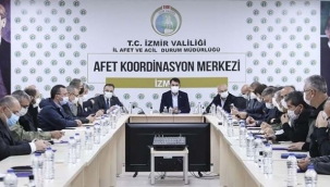 İzmir'de geniş katılımlı deprem zirvesi