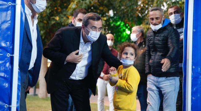 Konak Belediyesi'nin oyun çadırları çocukların yüzünü güldürdü