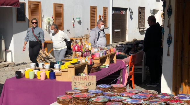 Sığacık Kaleiçi Pazarı tezgahlarını yeniden kurdu