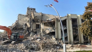 Torbalı Belediye binasında yıkım başladı!