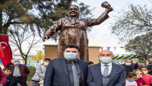 Adile Naşit İzmir'de ölümsüzleşti!