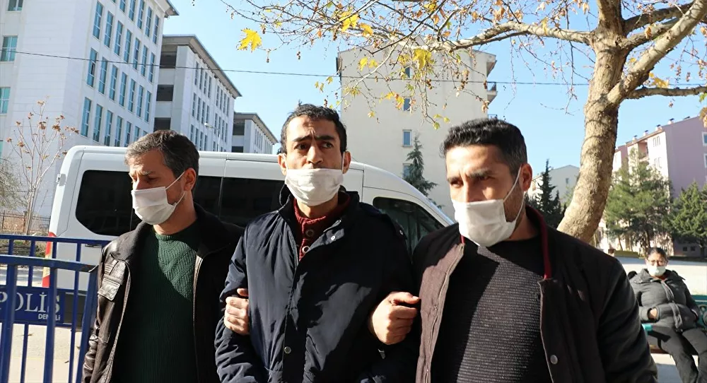 Atatürk büstünü söküp çöpe atan, Türk bayraklarını kesen kişi gözaltında 