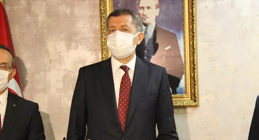 Bakan Selçuk'tan çocuklara maske ve mesafeli fiziksel aktivite çağrısı 