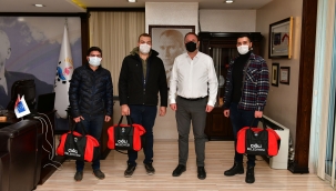 Başkan Gümrükçü’den “asker çantalı” uğurlama 