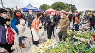 Başkan Soyer yılbaşı alışverişini Kültürpark Üretici Pazarı’nda yaptı 