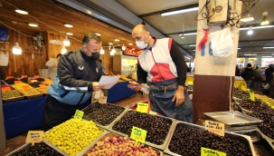 Bayraklı zabıtasından ''Hijyen ve HES kodu'' denetimi