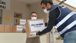 Çiğli Belediyesi'nden esnafa gıda kolisi desteği
