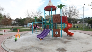 Gaziemir’in parklarındaki oyun grupları yenileniyor 