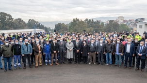 İzmir Büyükşehir Belediye Başkanı Soyer personelin yeni yılını kutladı 
