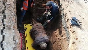 İzmir'de göçük altında kalan işçi hastaneye kaldırıldı!