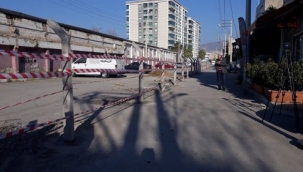 İzmir'de ilginç olay: 'Sokak benim' dedi, beton çitlerle kapattı 