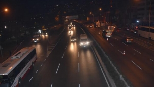 İzmir'in cadde ve sokaklarında, kısıtlama sonrası hareketlilik!