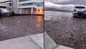 Sular çekildi: Karşıyaka'da vapur var, deniz yok!