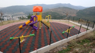 Bayraklı'ya 2 yeni çocuk oyun alanı