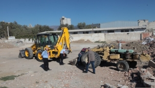 Bornova'da sivil moloz ekibi arı gibi: Kaçak dökümlere 89 suçüstü!