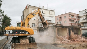 Buca'da metruk binalar yıkılıyor!