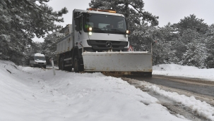 Büyükşehir ekiplerinin karla mücadelesi sürüyor!