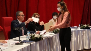 CHP Gaziemir'de parti disiplini yerlerde. Grup kararına karşı AK Partililerle işbirliği