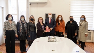 Egeli iletişimcilerden  “Çocuk Gelin” sorununa dikkat çeken kitap