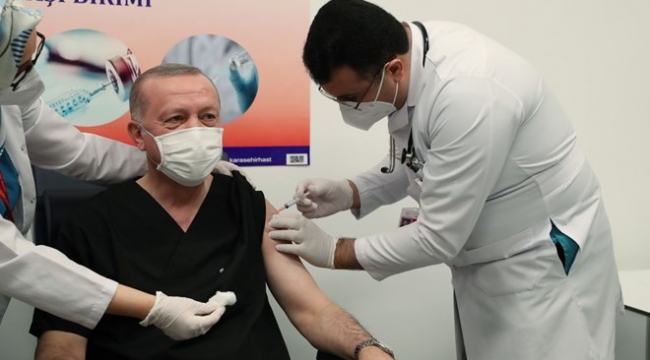 Erdoğan'a aşıyı yapan doktor merak konusu oldu