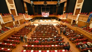 İzmir Büyükşehir Belediyesi Meclisi’nde Kültürpark ve COVID-19 sunumu 