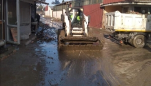 Konak’ta sağanak yağış mesaisi 