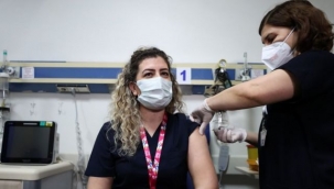 Kovid-19 aşısı yaptıran sağlık çalışanı sayısı 800 bini geçti 