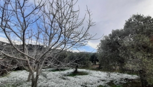 Kuşadası'na 6 yıl sonra kar yağdı 