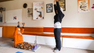 Seferihisar Belediyesi’nden köylü kadınlara klinik pilates dersi 