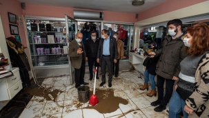 Başkan Soyer selden zarar gören aileleri ve esnafı ziyaret etti 