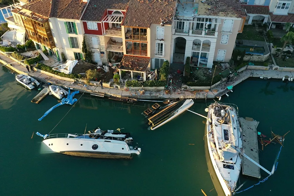 Çeşme'de hortumun hasarı gün yüzünde ortaya çıktı!