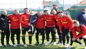 Depremin mucize çocuğu Göztepe antrenmanında