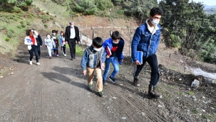 EBA için 1 kilometre yürüyorlardı: Büyükşehir'den tablet desteği!